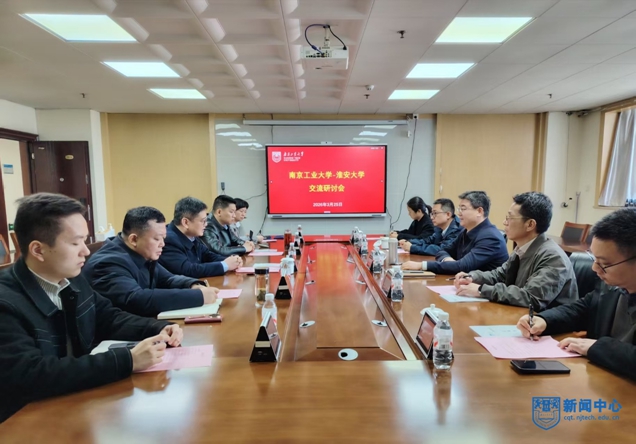 淮安大学副校长张灏一行来校调研